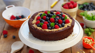 Chocolate berry nut cake christmas - a chocolate cake free wallpaper
