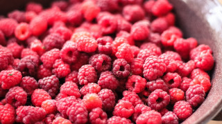 Bowl raspberries spoon wooden table - a spoon free wallpaper