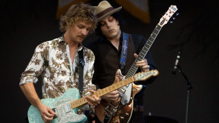 Two men playing guitars on 2 - two man free wallpaper