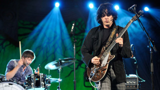 Man playing guitar drums microphone - felixkelly free wallpaper for desktop