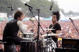 Mohawk drummer stage crowd performance - a mohawk free wallpaper