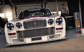 White car red blue stripe - hood free wallpaper