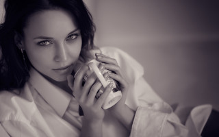 Woman white shirt cellphone serious - her ear free wallpaper for desktop