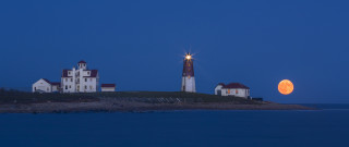 Full moon lighthouse island night - a small island in the ocean free wallpaper