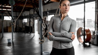 Woman gym serious crossedarms digital - a gym free wallpaper
