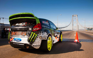 Monster trunk car bridge city - the back of its free wallpaper