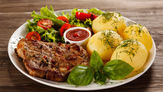 Plate food potatoes meat vegetables - meat free wallpaper