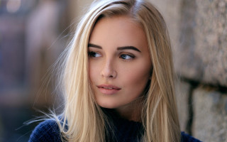 Blonde woman blue sweater serious - her face free wallpaper for desktop