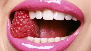 Woman mouth raspberry bite berries - a bite free wallpaper