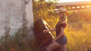 Woman hat leaning horse autumn - western free wallpaper