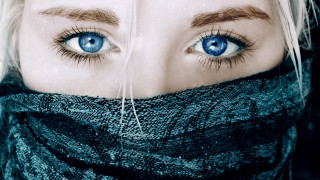 Woman blueeyes scarf serious portrait - blue eye free wallpaper for desktop