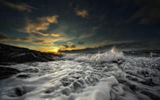 Ocean waves sunset cloudy sky - david begbie free wallpaper