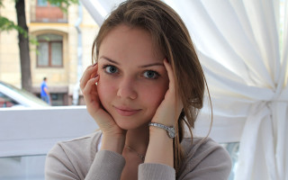 Anna hotchkis ring window curtains - a white curtain free wallpaper