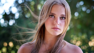 Woman portrait woods bokeh lips - the background and a blurry background free wallpaper