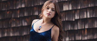 Woman blue dress wooden wall - barbara greg free wallpaper for desktop