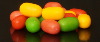 Candy pile table reflection shiny - a reflection free wallpaper for desktop