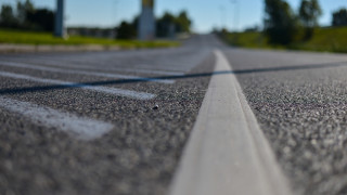 Street tree blue sky blurry - a white line free wallpaper