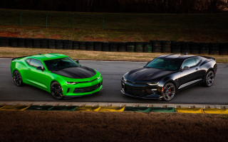 Green black cars race track - in the foreground free wallpaper