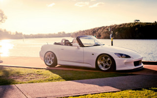 White sports car lake dock - dreamy free wallpaper