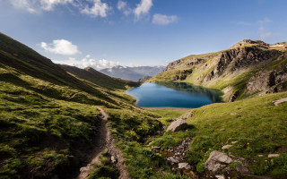 Blue lake mountain trail grassy - a trail free wallpaper