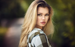 Blonde woman plaid shirt jeans - plaid free wallpaper for desktop