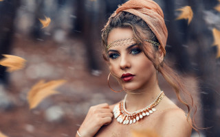 Woman headpiece necklace bird forest - fashion photography free wallpaper for desktop