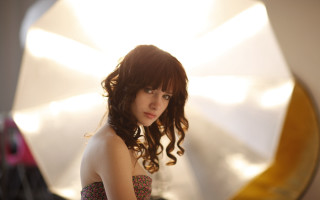 Woman portrait bangs brown hair - a white umbrella free wallpaper