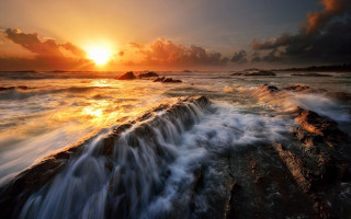 Sunset water waves rocks matte - wave free wallpaper