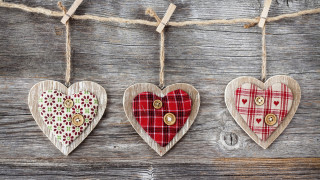 Three hearts rope buttons wooden - annabel kidston free wallpaper