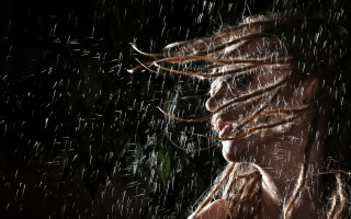 Woman dreadlocks rain wind cityscape - the rain free wallpaper