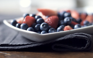 Berries blueberries stilllife photorealism blurry - a napkin free wallpaper