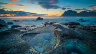 Rocky beach mountains sunset clouds - a colorful sky free wallpaper