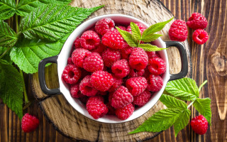 Raspberries leaves wooden table spoon - a wooden table free wallpaper