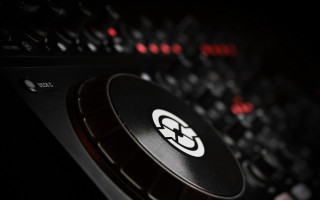 Dj controller red lights black - octane renderer free wallpaper