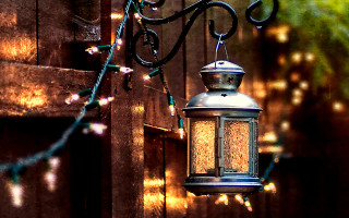 Lantern fence lights christmas scene - ambient light free wallpaper
