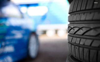 Tire closeup shallowbokeh blue sky - bernd fasching free wallpaper