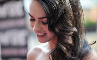 Woman longhair smiling ponytail cellphone - her cell phone free wallpaper