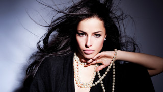 Woman pearl necklace black jacket - a pearl necklace free wallpaper