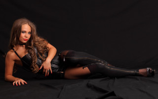 Black lingerie posing arabesque fashion - fashion photoshoot free wallpaper