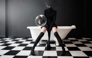 Woman sitting toilet bubble black - a bubble free wallpaper for desktop