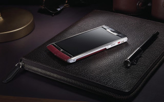 Cellphone blackcase table pen lamp - a black case free wallpaper