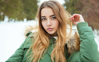 Woman green jacket snow blonde - a green jacket free wallpaper