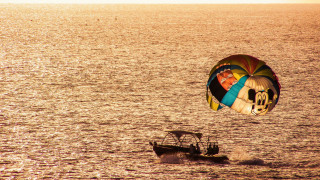 Parasailing sunset water boat holography - over a body of water free wallpaper
