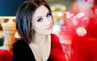 Woman blueeyes blackshirt vase flower - anna hotchkis free wallpaper