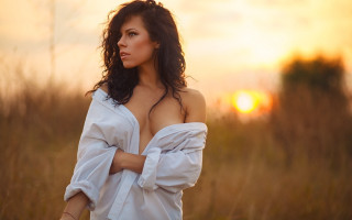 Woman white shirt field sunset - a picture in a field free wallpaper