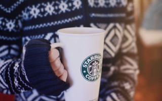 Starbucks cup winter blurry bokeh - a sweater free wallpaper for desktop