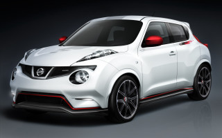 White nissan juke red light - a studio photo free wallpaper
