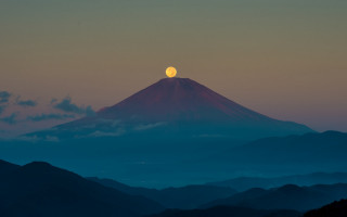 Mountain moon clouds horizon night - a full moon in the sky above free wallpaper