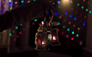 Lantern christmas bokeh glowing ornaments - a string of lights free wallpaper