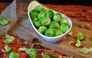 Brussel sprouts bowl wooden board - free holidays wallpaper for desktop
